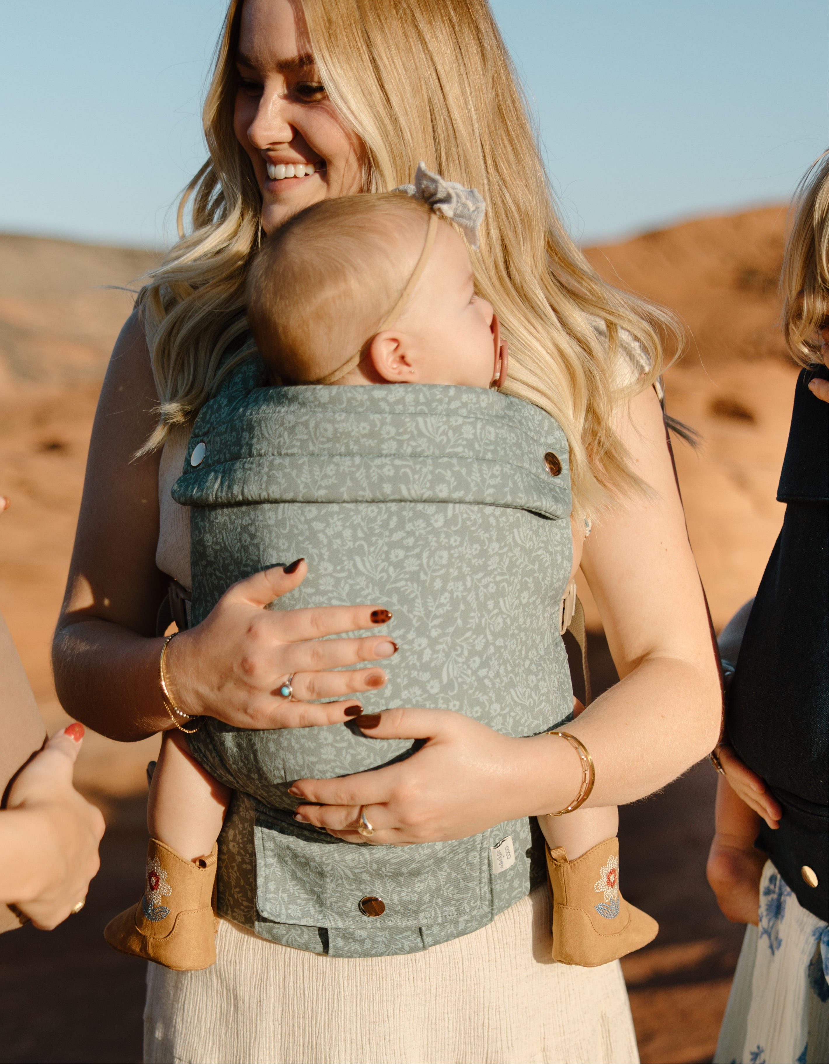 Coco Bloom – Baby Carrier With A Pocket